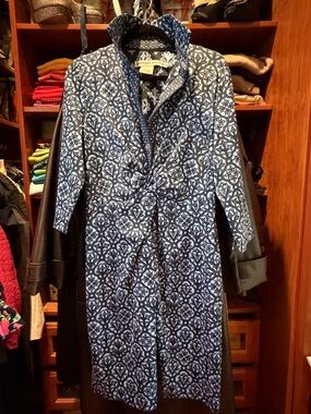 Gretchen Scott Light Blue and Dark Blue Twist & Shout Dress. Size: Goddess